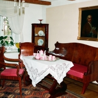 Dworek – salon, meble w stylu biedermeier, 2 ćw. XIX w
